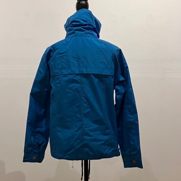 Pink envelopes, Crillion, blue windbreaker jacket - Picture 10 of 15